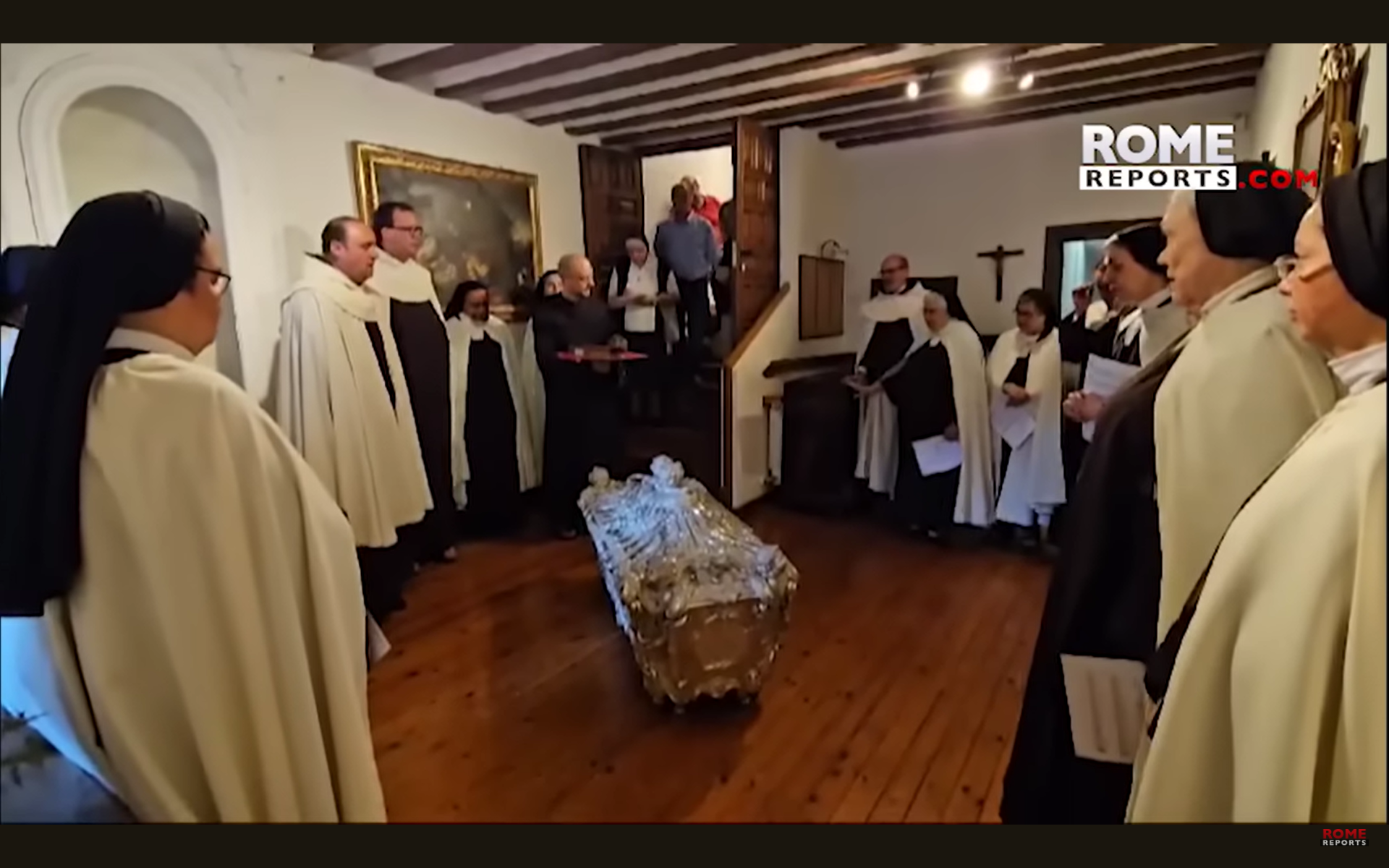 Reabren el sepulcro de Santa Teresa de Ávila 110 años después: su cuerpo sigue incorrupto